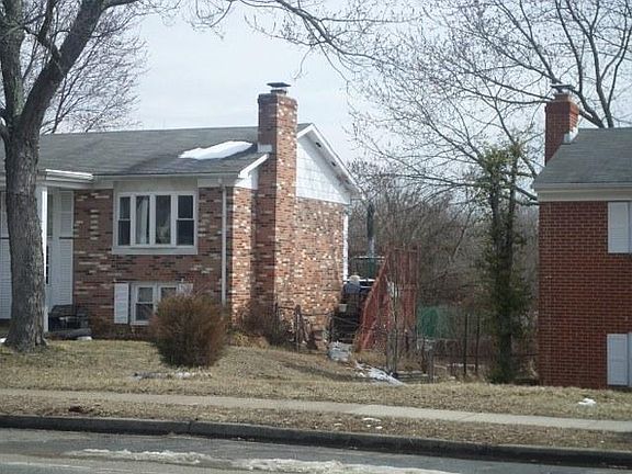 3rd image of 14703 Darbydale Ave