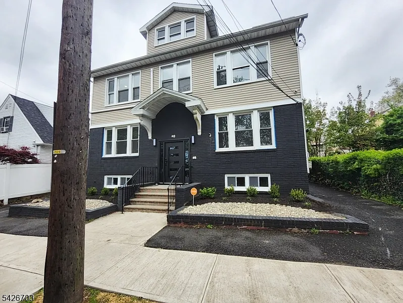 3 bed, 1.0 bath, $2,999 — Photo 2