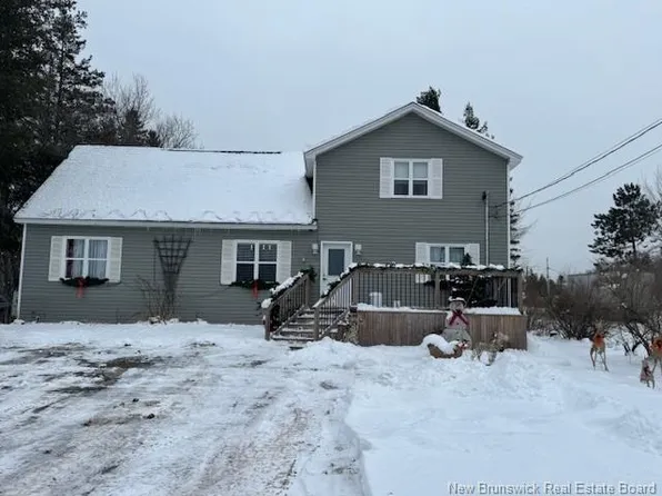 66 Renfrew St, Petitcodiac, NB E4Z 4S8