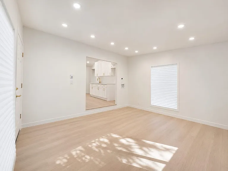 12 Woodland Cir N — Photo 2