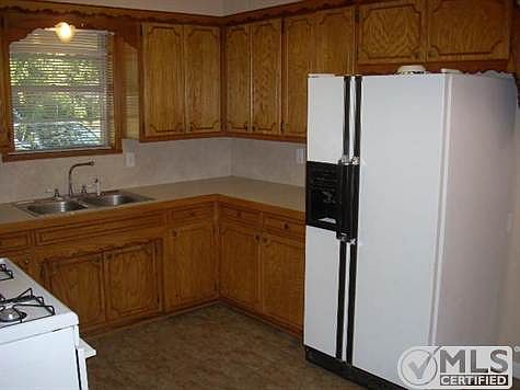 4th image of 934 Farm Road 900 N