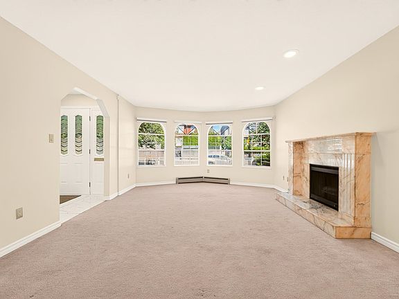 3rd image of 7275 Victoria Dr