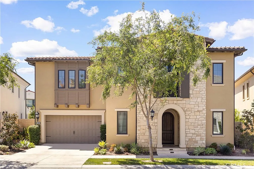 5 bed, 5.5 bath, 4722 sqft, $12,800 — Photo 3
