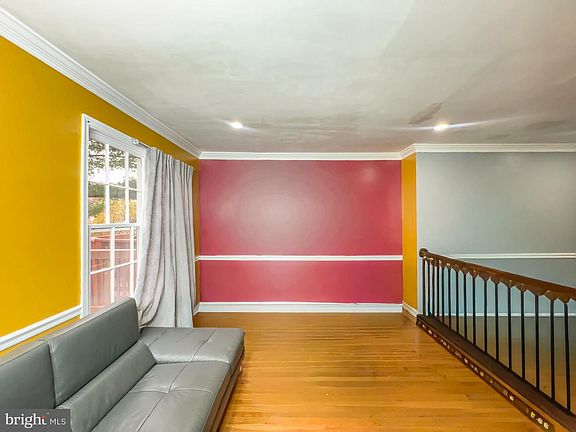 5th image of 2863 Strauss Ter