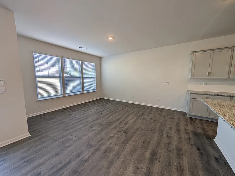 1662 Hallview Ct — Photo 4