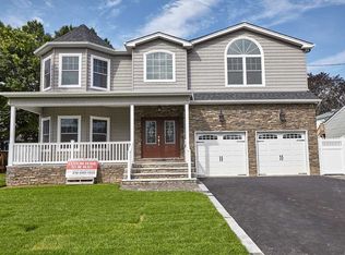 1396 Whittier Ave, Merrick, NY 11566