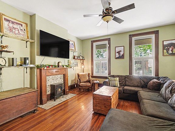 5th image of 542 Lexington Ave