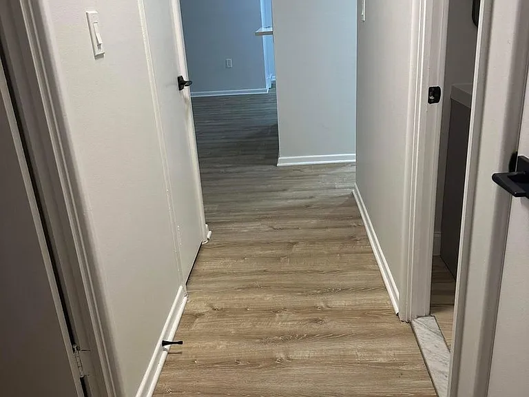Robin Hood Apartments — Photo 6