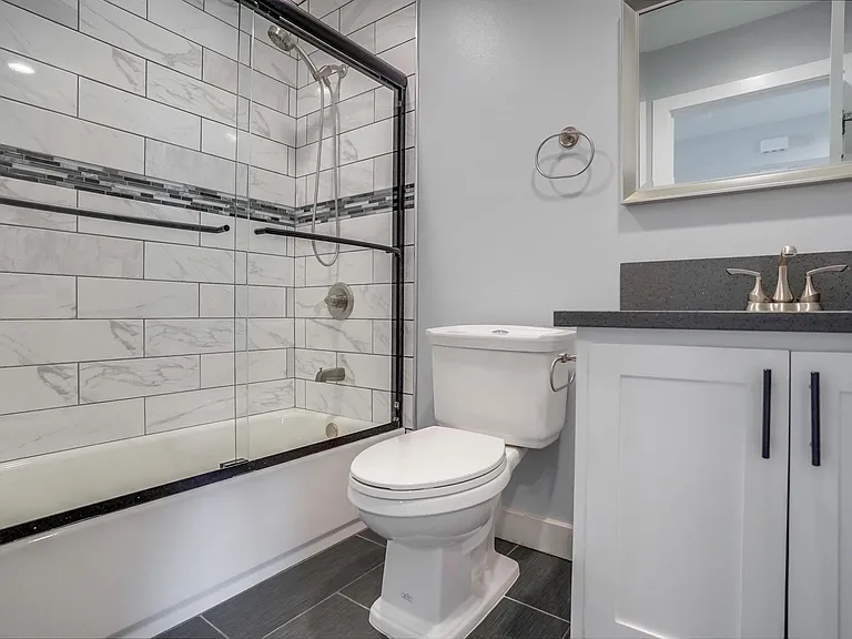 5258 1/2 E Oakland St — Photo 10