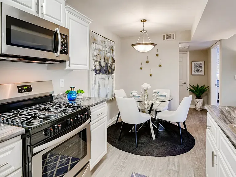 Millennium East Luxury Apartment Homes — Photo 23