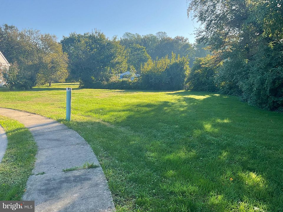 1st image of 402 Ryan Ct