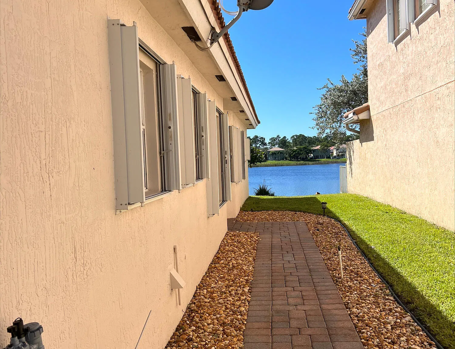 3 bed, 2.0 bath, 1525 sqft, $2,900 — Photo 3