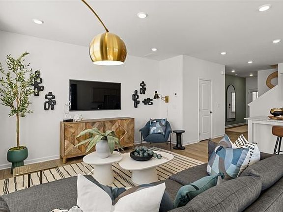 3rd image of 2735 Lou Ln