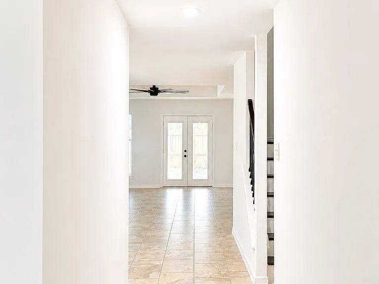 1011 Backland Ct — Photo 3
