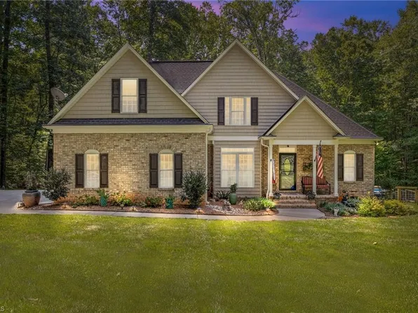 1780 Kalon Dr, Browns Summit, NC 27214