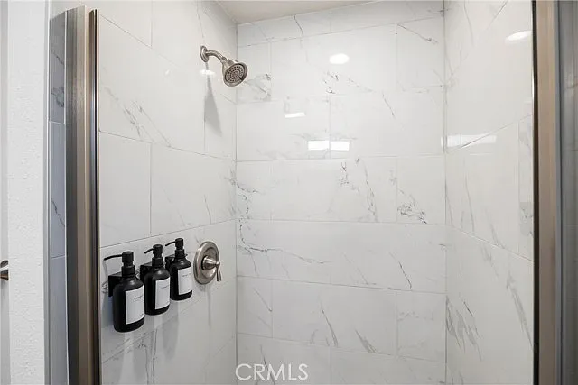 1436 Irvine Ave — Photo 15