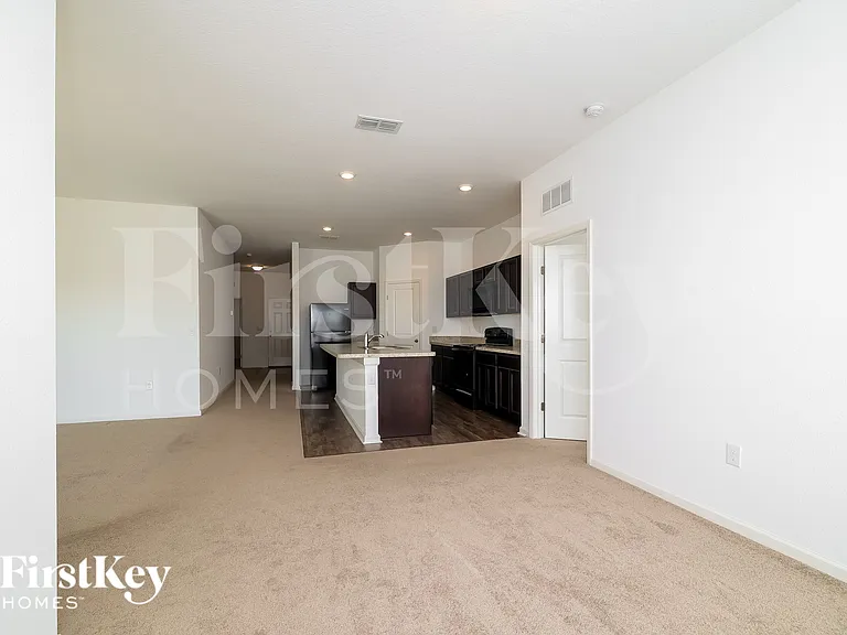 343 Eaglecrest Dr — Photo 3