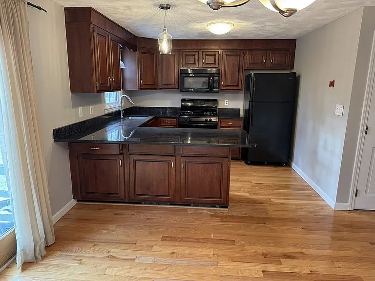 887 Wellman Ave — Photo 1