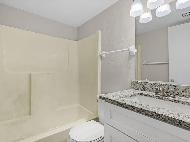 1917 Maravilla Ave #23 — Photo 12