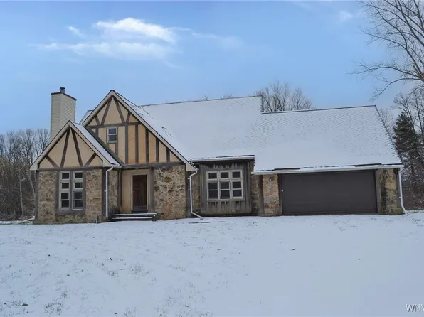 9716 Mountain Rd, Middleport, NY 14105