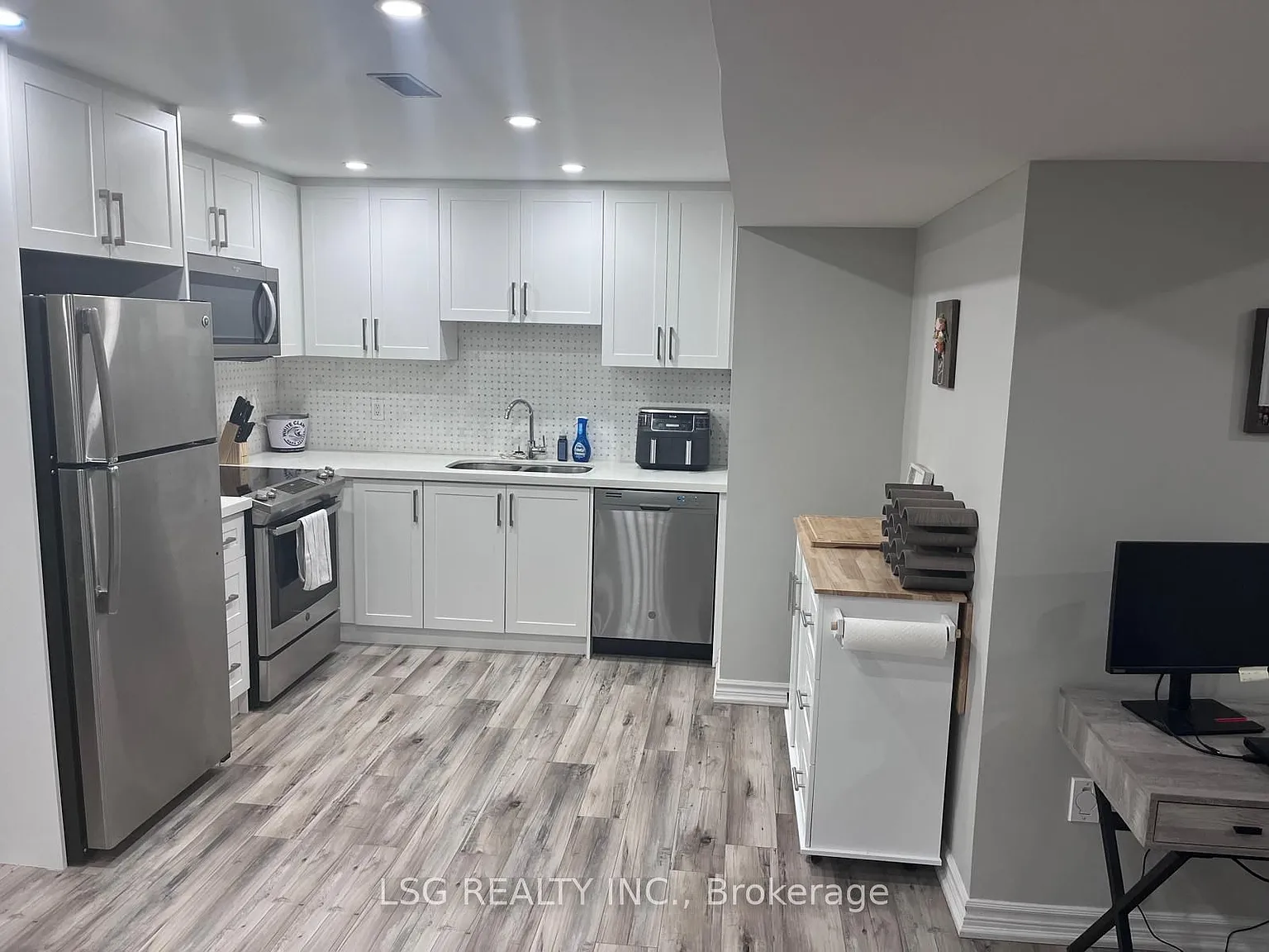 2 bed, $2,200 — Photo 4
