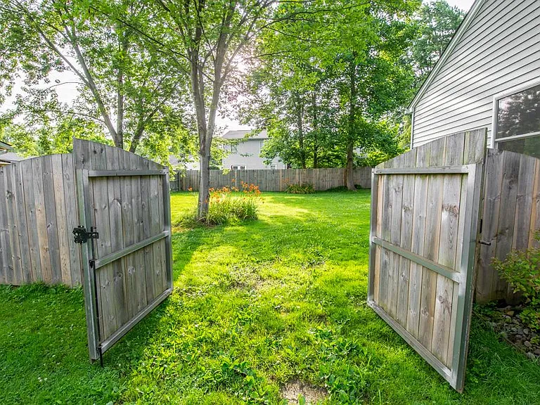 1557 Hazel Ave — Photo 5