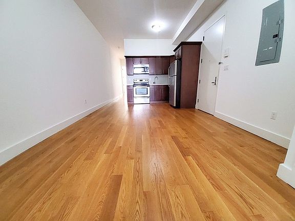 3rd image of 32 Meserole St #2B