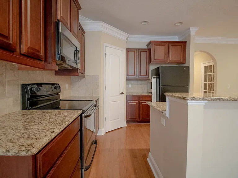 127 Ventura Pl — Photo 6