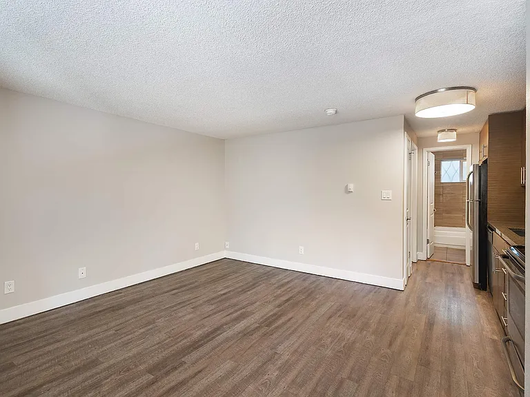 1202 Logan — Photo 17