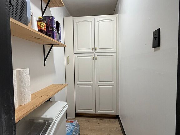 4th image of 7207 Rose Dr