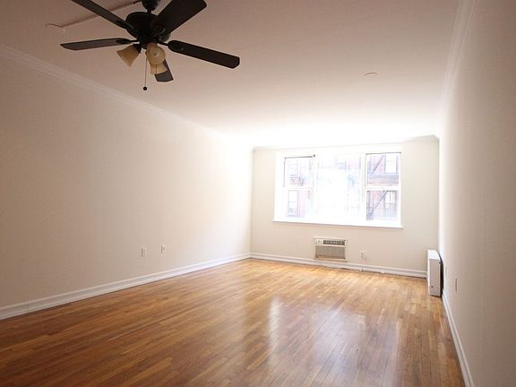 3rd image of 367 W 48th St APT 3