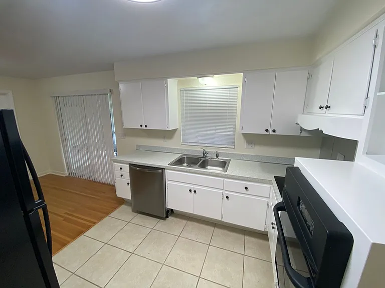 2210 SE 2nd St — Photo 5