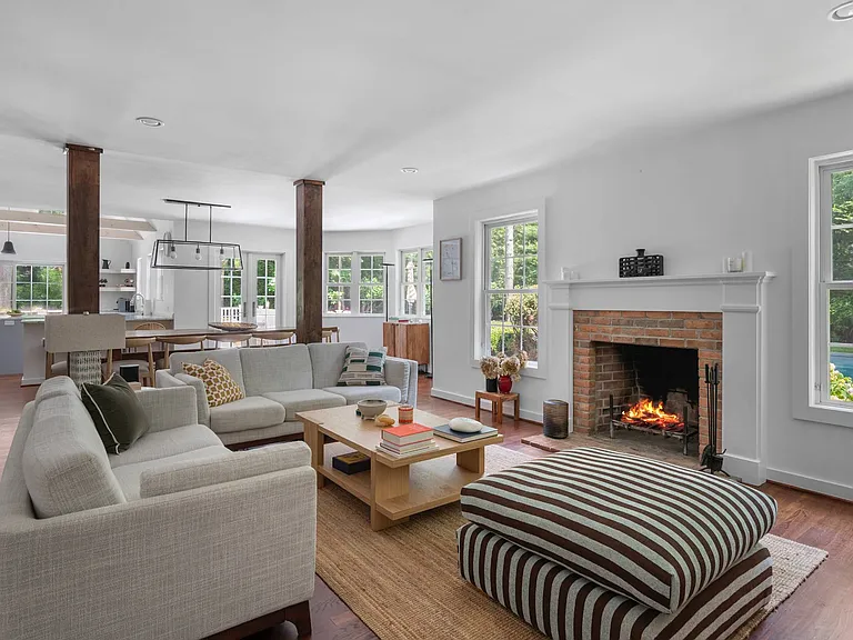 21 Birchwood Ln — Photo 3