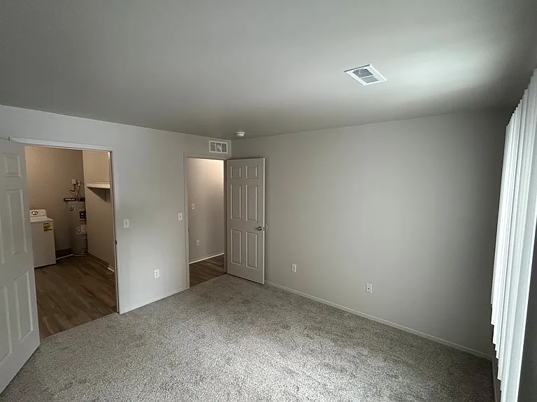 Woodland Villa Apartments — Photo 38