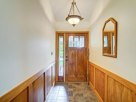 2nd image of 48 Webster Cir
