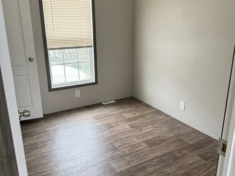 100 Nicholas Dr #E3 — Photo 8