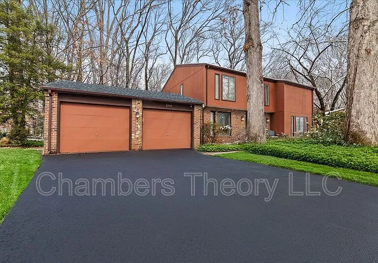 8709 Hidden Hill Ln — Photo 1