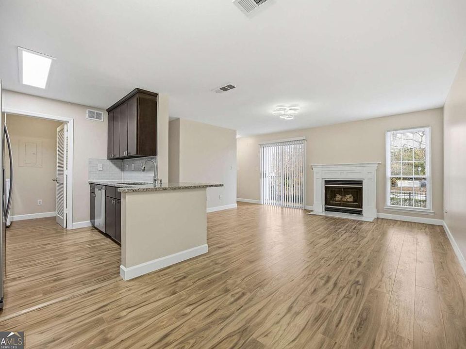 1st image of 120 Granville Ct