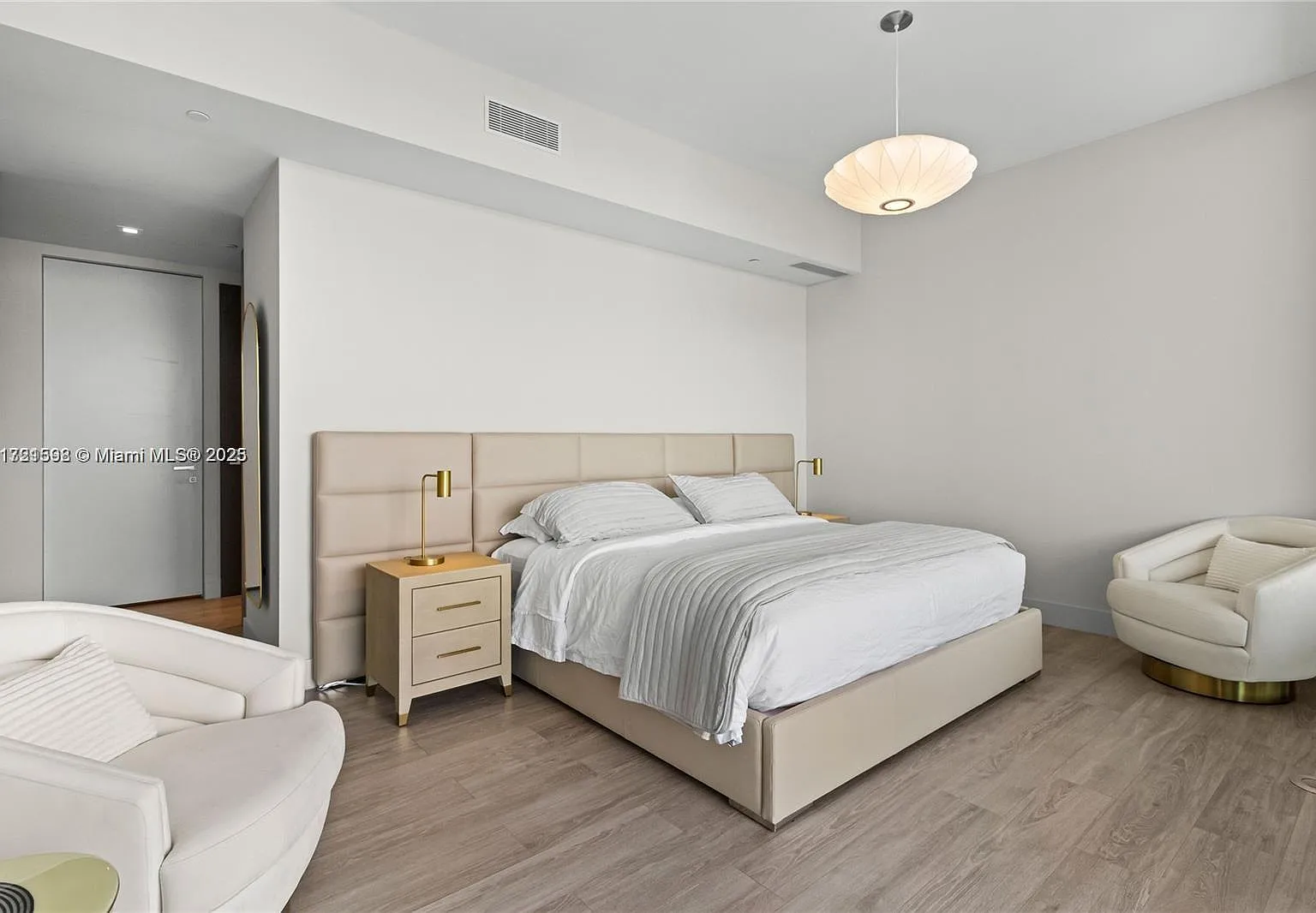 2 bed, 1133 sqft, $14,500 — Photo 4