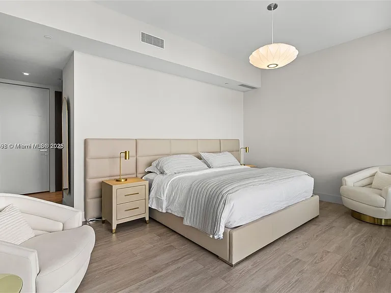 18975 Collins Ave #1605 — Photo 4