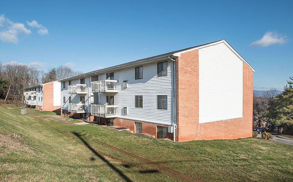 1st image of 889 Short St
