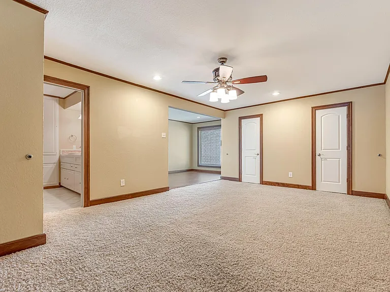 516 S Post Oak Ln #18 — Photo 10