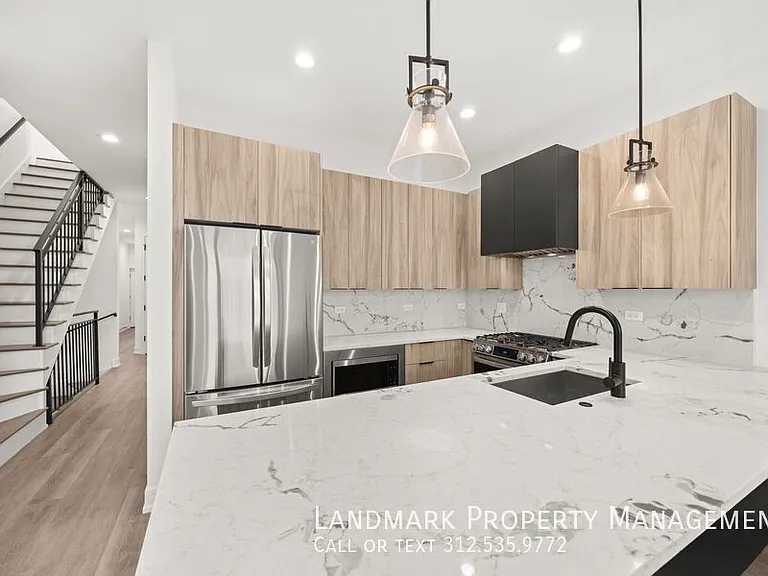 1545 N Artesian Ave #3 — Photo 3