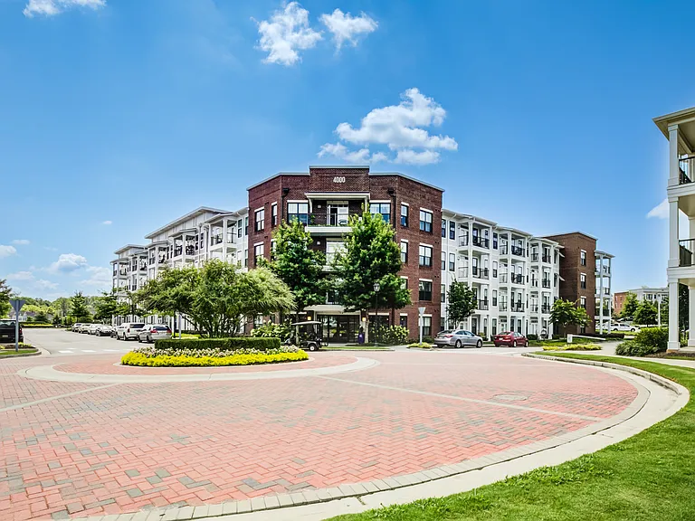 The Flats at Southlawn Apartments — Photo 28