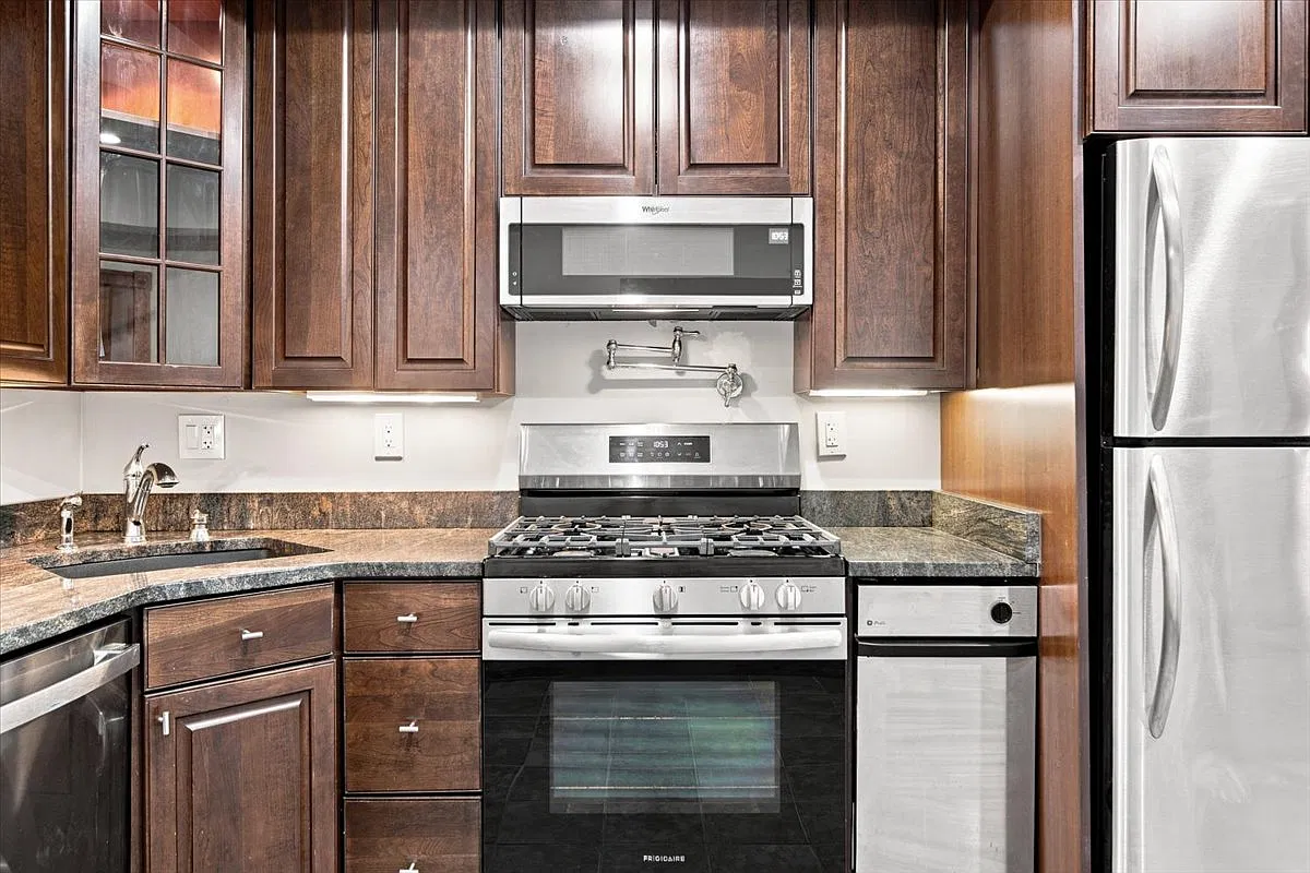 3 bed, 1350 sqft, $4,500 — Photo 4
