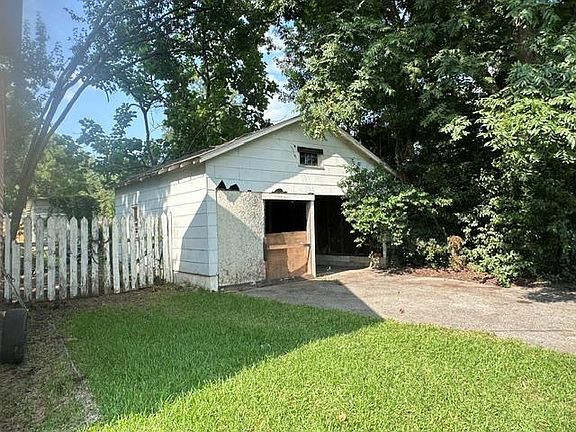 3rd image of 302 Smith St