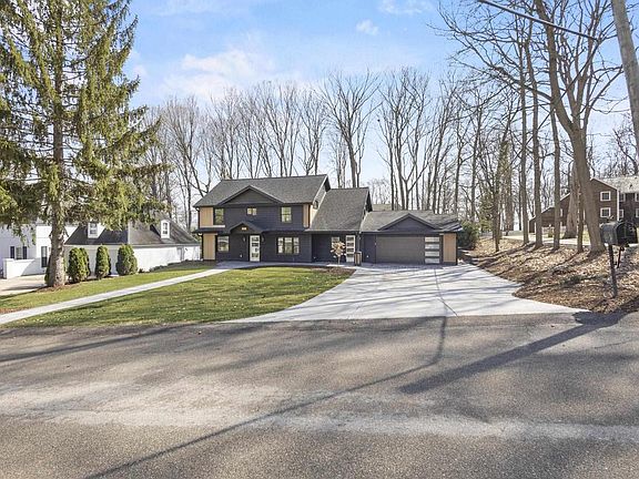 3rd image of 623 Summit Road