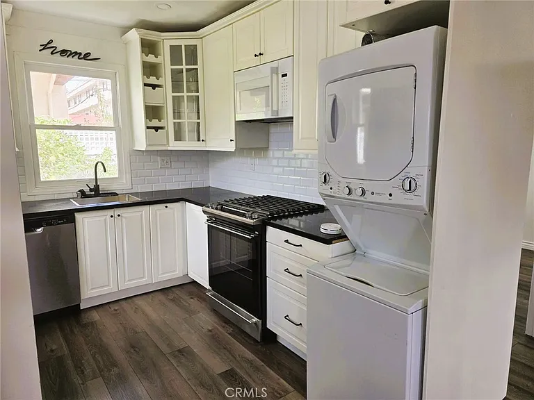 501 Avenue B #C — Photo 4