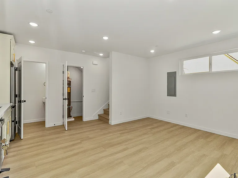 832B S Sullivan St #B — Photo 5