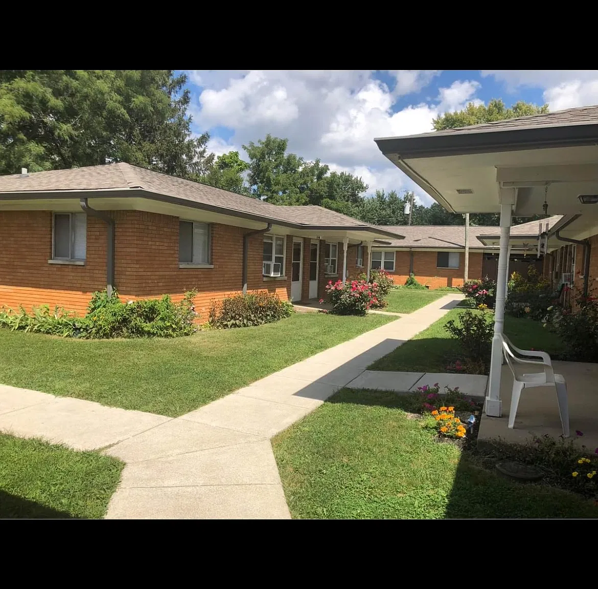 2 bed, 900 sqft, $975 — Photo 1
